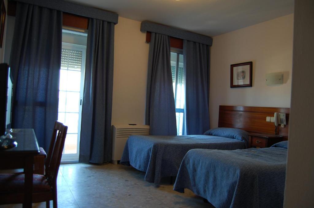 Hotel Marina Victoria Algeciras Oda fotoğraf