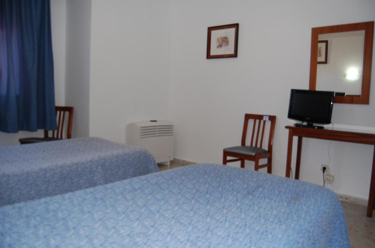 Hotel Marina Victoria Algeciras Oda fotoğraf